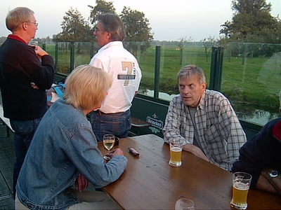  Uitje ambtenaren Algemene Zaken Maarn, staand Bert de Boer en Johan Werkman, zittend Pia Bouwman en PaulSchröder